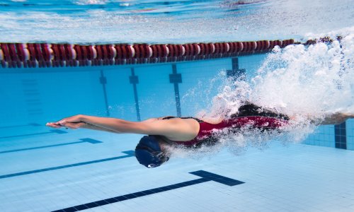 Interdiction des combinaisons intégrales en compétition de natation