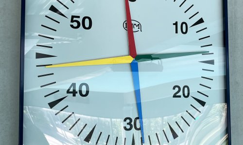 Le chronomètre mural en natation