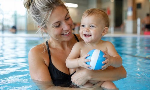 Top 5 des astuces pour habituer son bébé à l'eau