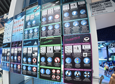 panneau avec explications et consignes par toboggan