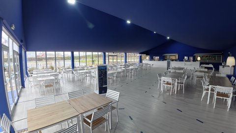 salle de restauration avec places assises