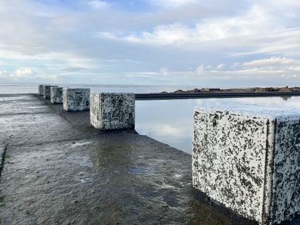 plot en béton piscine eau de mer